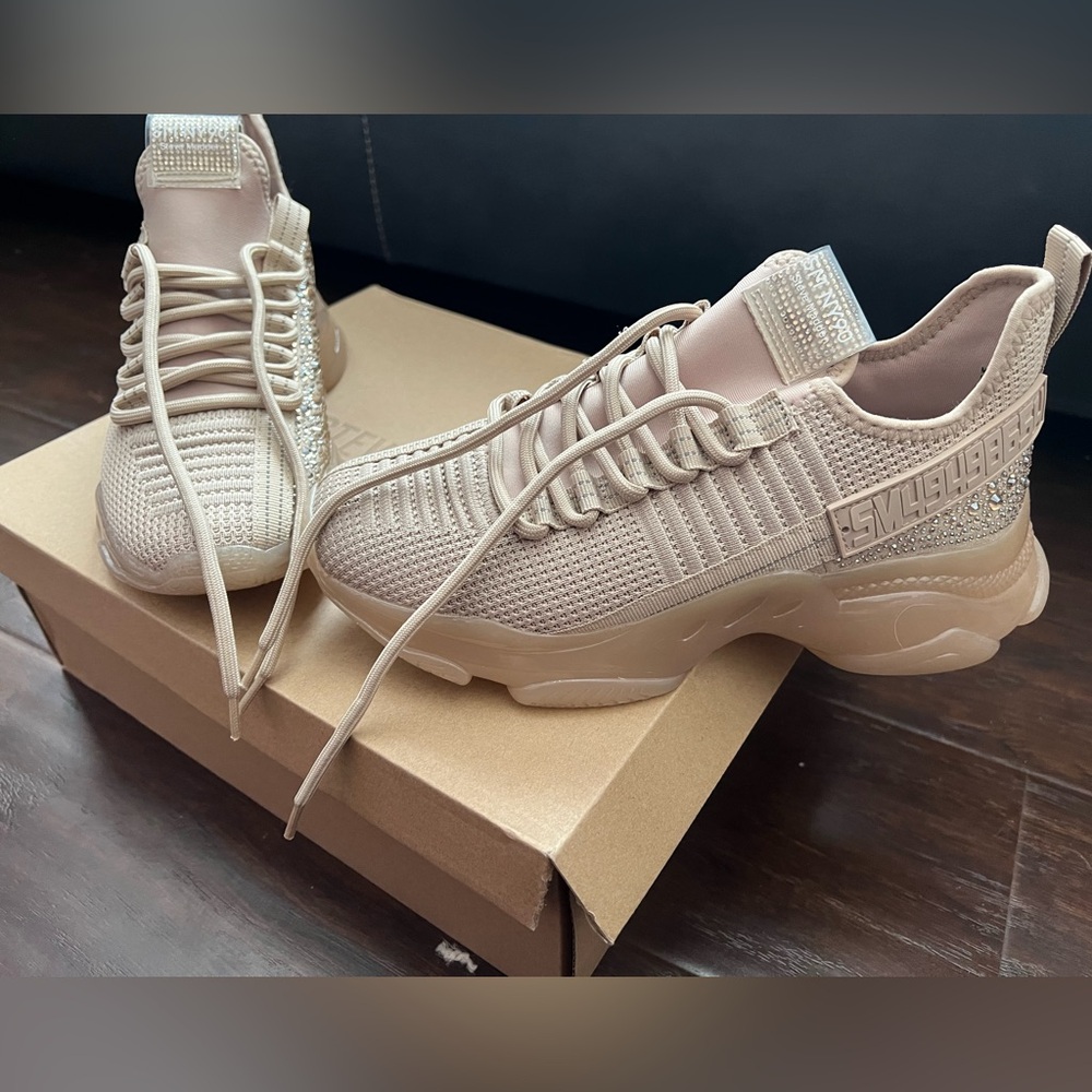 Brand New Steve Madden Maxima - Sz8
